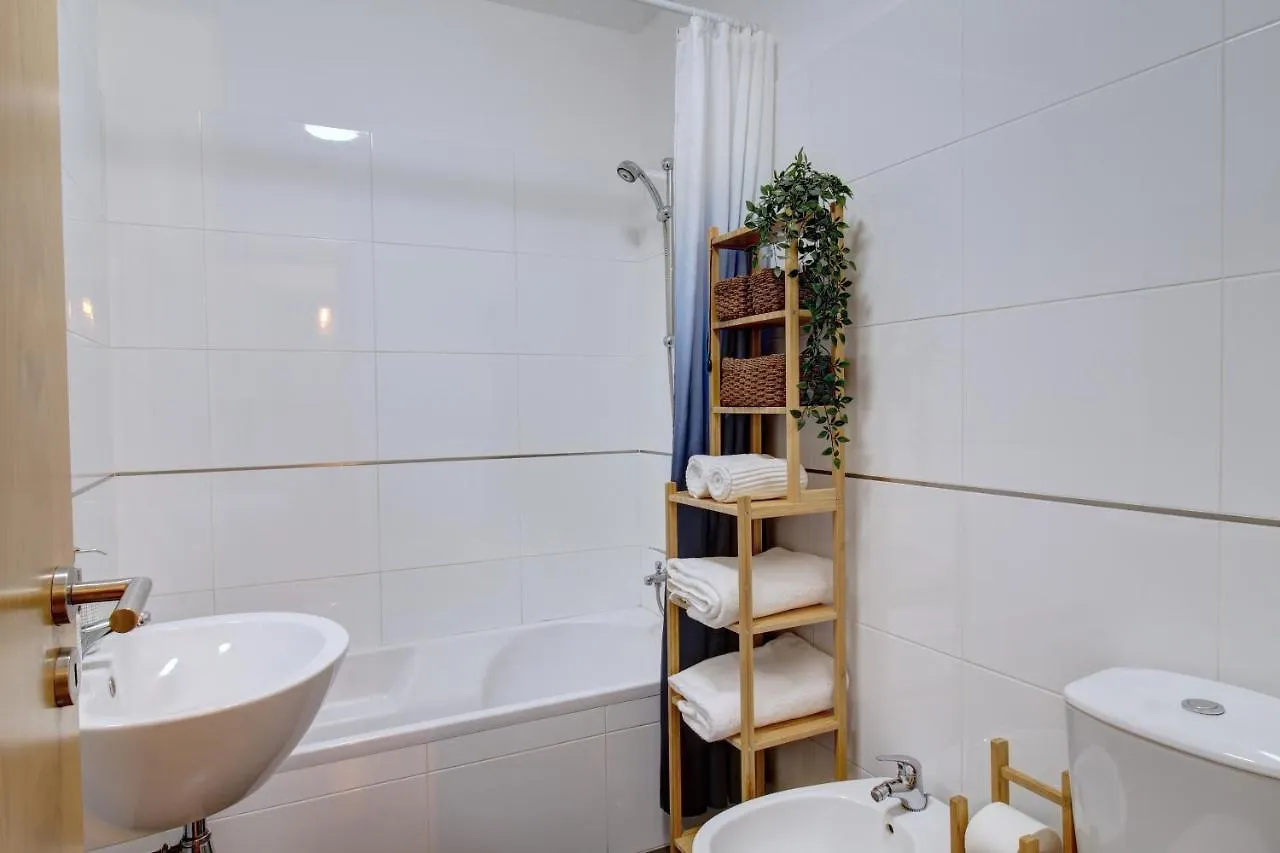 Olhão Spacious Terrace, Swimming Pool, Private Parking דירה