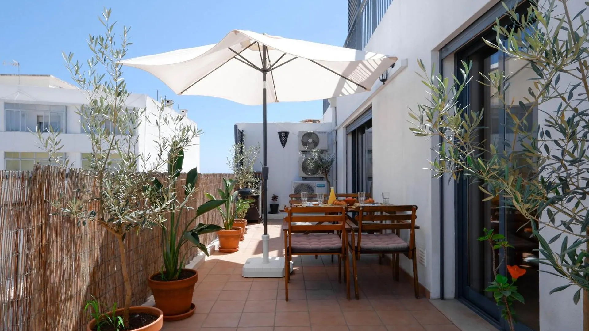 Olhão Spacious Terrace, Swimming Pool, Private Parking